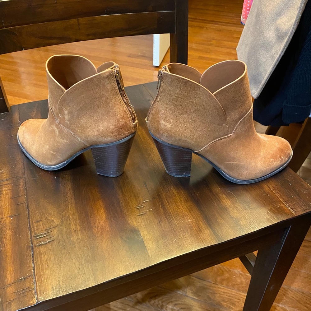 Gianni Bini tan booties